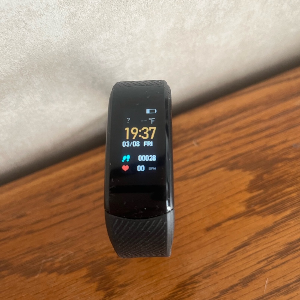 Kinetic Black Fitness Tracker Smartwatch